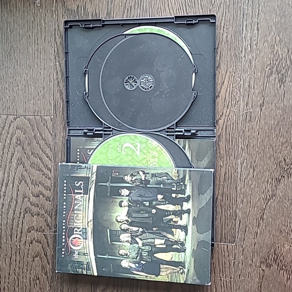 EUC Originals DVD series (5 seasons) - Picture 5 of 6